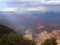 Le Grand Canyon sous un ciel oragé