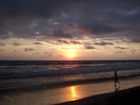 Coucher de soleil sur la plage de Canoa en Équateur